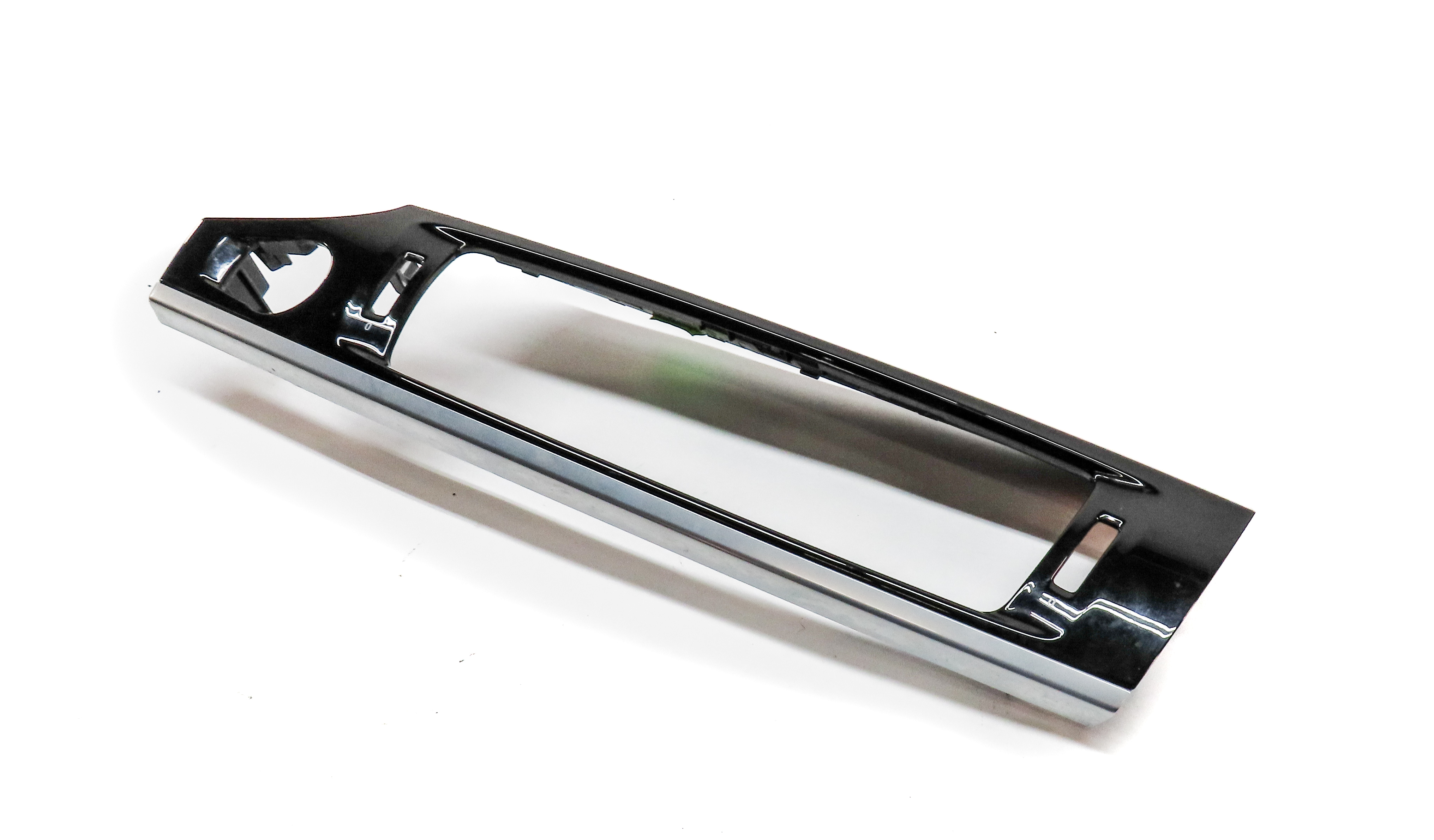 2015 BMW X4 (F26) FRONT CENTER DASH HEATER A/C AIR VENT TRIM BEZEL — exact item pictured